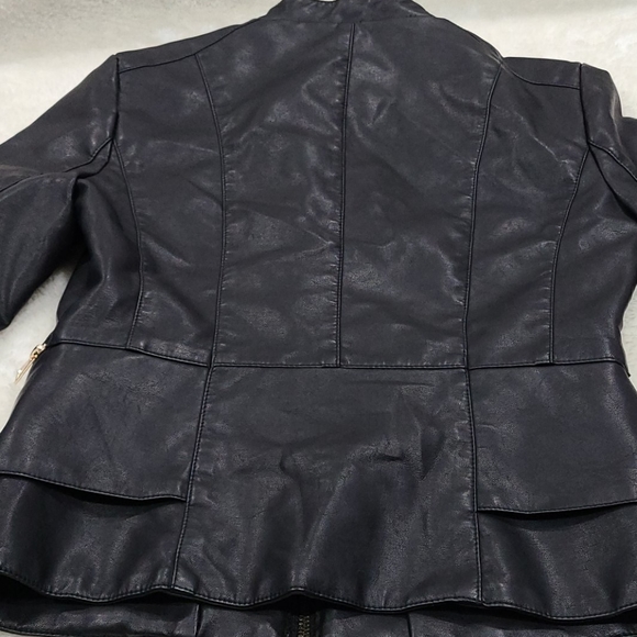Suzy Shier Woman's Jacket - Picture 5 of 5